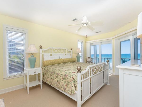 Lovely Gulf-Front Vacation Rental in Placida