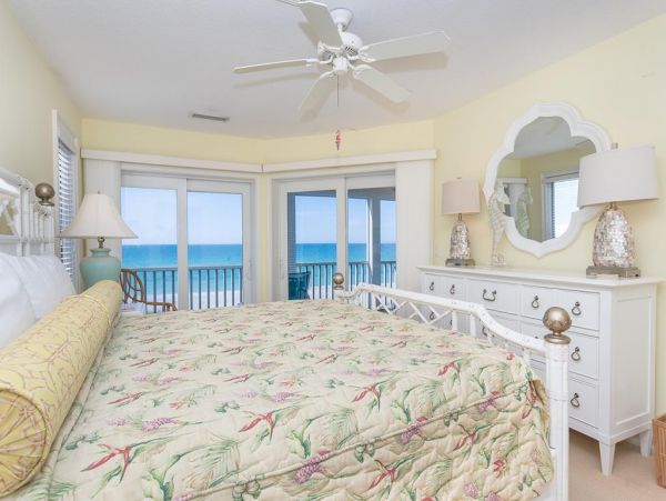 Lovely Gulf-Front Vacation Rental in Placida