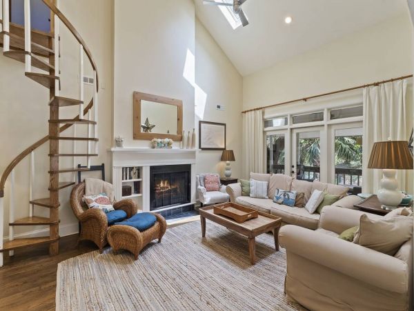 Lovely 5 Bedroom Vacation Home in Isle of Palms Only 1 Block to Beach