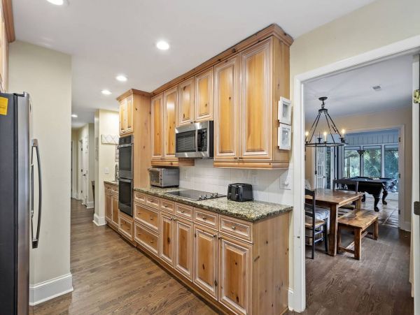 Lovely 5 Bedroom Vacation Home in Isle of Palms Only 1 Block to Beach