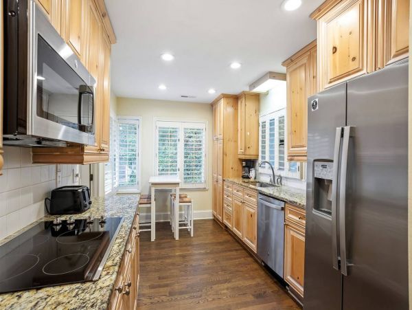 Lovely 5 Bedroom Vacation Home in Isle of Palms Only 1 Block to Beach