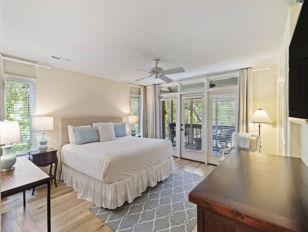 Lovely 5 Bedroom Vacation Home in Isle of Palms Only 1 Block to Beach