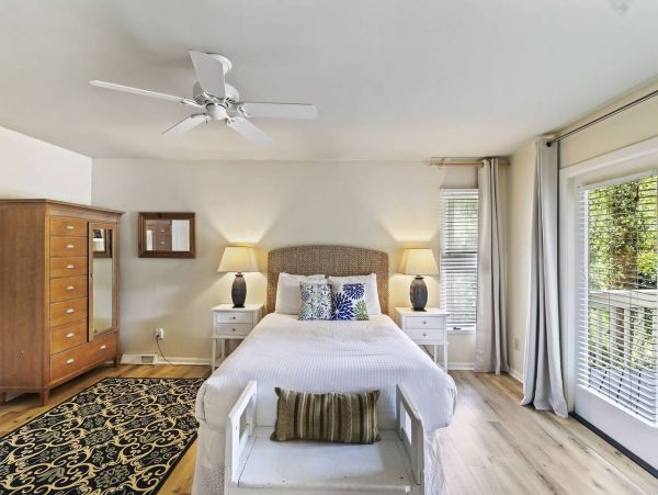 Lovely 5 Bedroom Vacation Home in Isle of Palms Only 1 Block to Beach