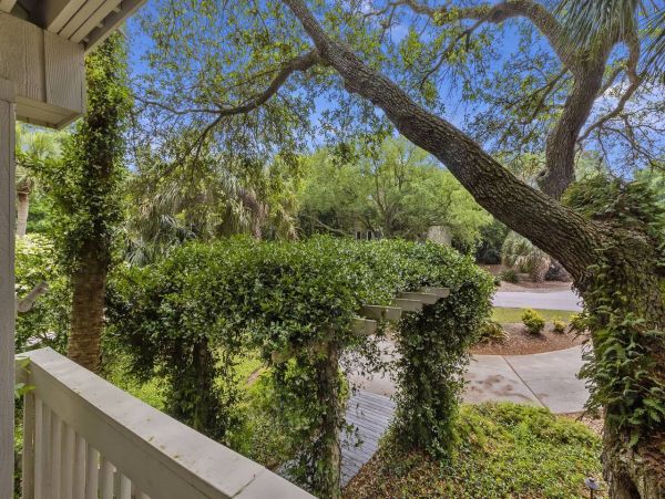 Lovely 5 Bedroom Vacation Home in Isle of Palms Only 1 Block to Beach