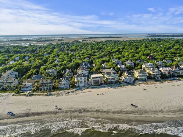 Lovely 5 Bedroom Vacation Home in Isle of Palms Only 1 Block to Beach