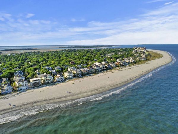 Lovely 5 Bedroom Vacation Home in Isle of Palms Only 1 Block to Beach