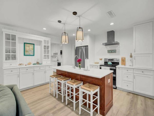 Lovely Isle of Palms 4 Bedroom Pool Home