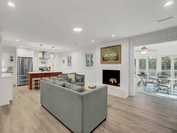 Lovely Isle of Palms 4 Bedroom Pool Home