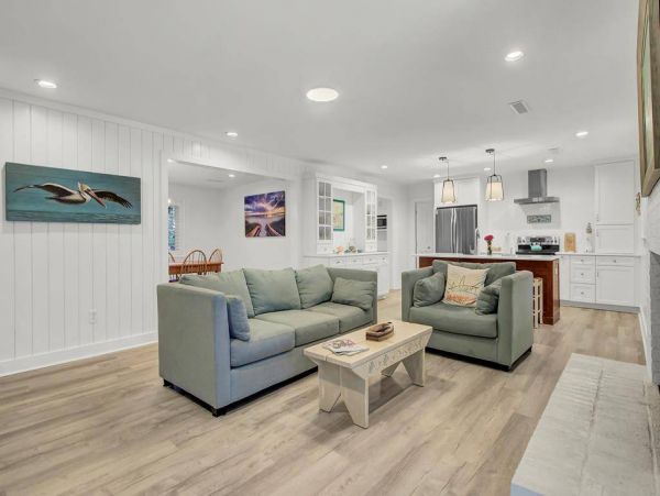 Lovely Isle of Palms 4 Bedroom Pool Home