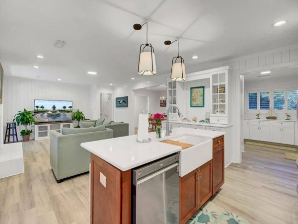 Lovely Isle of Palms 4 Bedroom Pool Home
