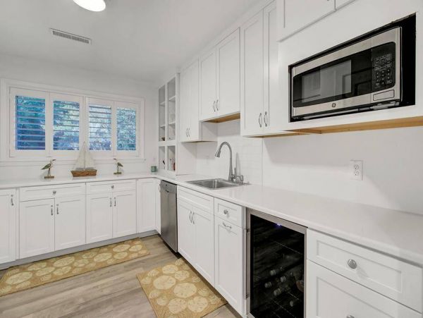 Lovely Isle of Palms 4 Bedroom Pool Home