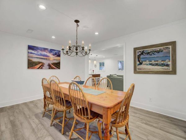 Lovely Isle of Palms 4 Bedroom Pool Home