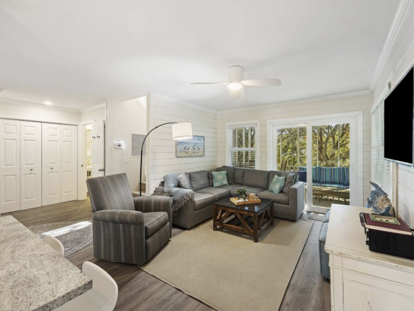 Isle of Palms Luxury Accommodation Resort Amenities Pool/Tennis