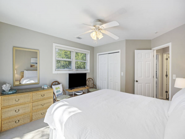 Isle of Palms Luxury Accommodation Resort Amenities Pool/Tennis