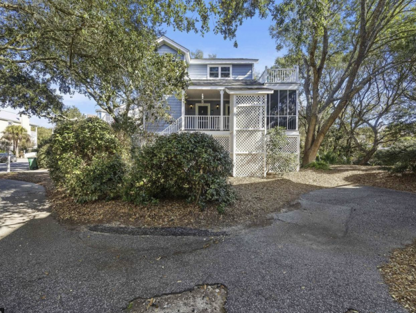 Isle of Palms Luxury Accommodation Resort Amenities Pool/Tennis