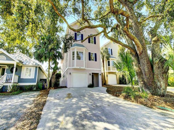 Beach Getaway with 3 Bedrooms in Isle of Palms