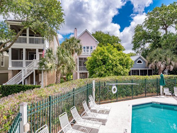 Beach Getaway with 3 Bedrooms in Isle of Palms