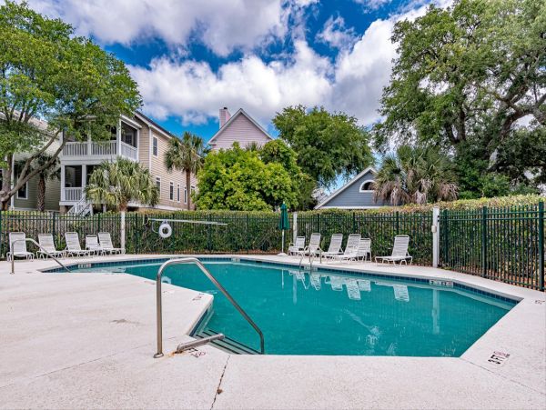 Beach Getaway with 3 Bedrooms in Isle of Palms