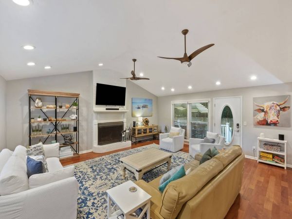 A Perfect Beach Retreat 4 Bedroom Home Centrally Located in  Isle of Palms