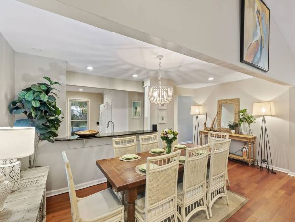 A Perfect Beach Retreat 4 Bedroom Home Centrally Located in  Isle of Palms