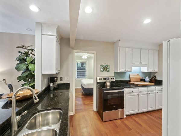 A Perfect Beach Retreat 4 Bedroom Home Centrally Located in  Isle of Palms