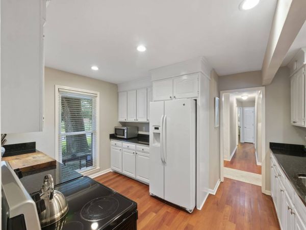 A Perfect Beach Retreat 4 Bedroom Home Centrally Located in  Isle of Palms