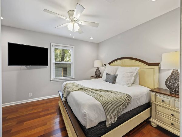 A Perfect Beach Retreat 4 Bedroom Home Centrally Located in  Isle of Palms