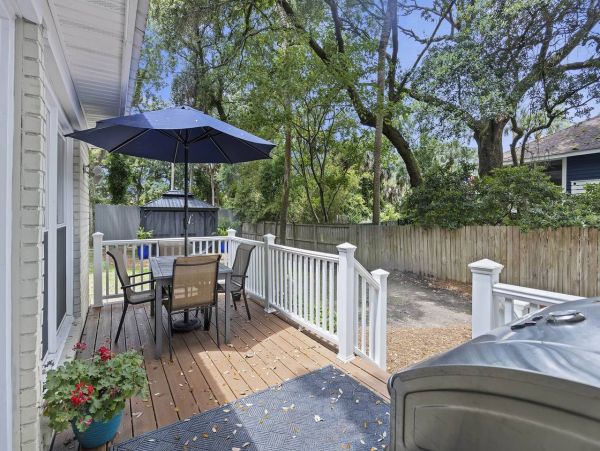 A Perfect Beach Retreat 4 Bedroom Home Centrally Located in  Isle of Palms