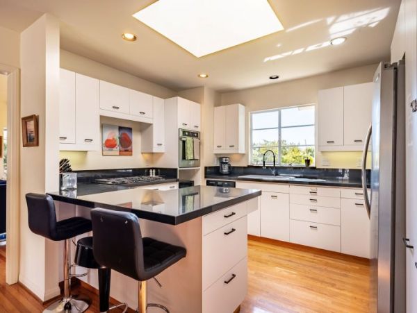 Charming Coastal Retreat: La Jolla Vacation Rental 4 Bedroom
