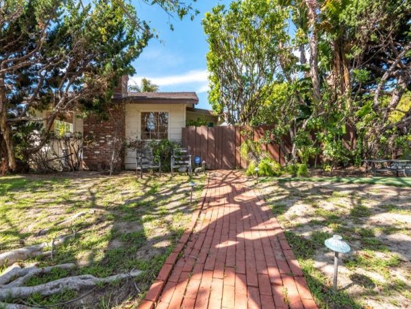 Charming Coastal Retreat: La Jolla Vacation Rental 4 Bedroom