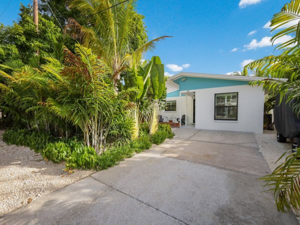 Canalfront Three Bedroom Anna Maria Vacation Rental Home