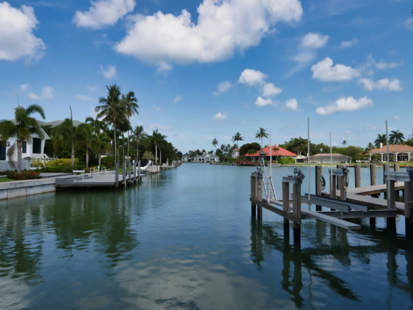 Waterfront Vacation Home with 3 Bedroom, Pool/Spa in Naples