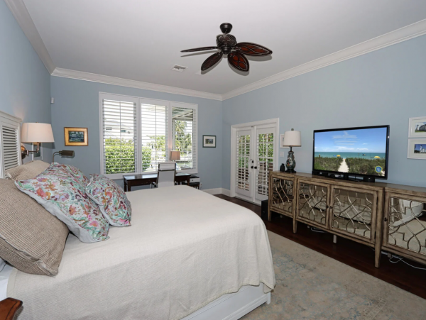 Waterfront Vacation Home with 3 Bedroom, Pool/Spa in Naples