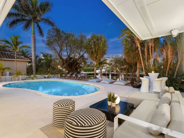 Hallandale Vacation Home Sleeps 12
