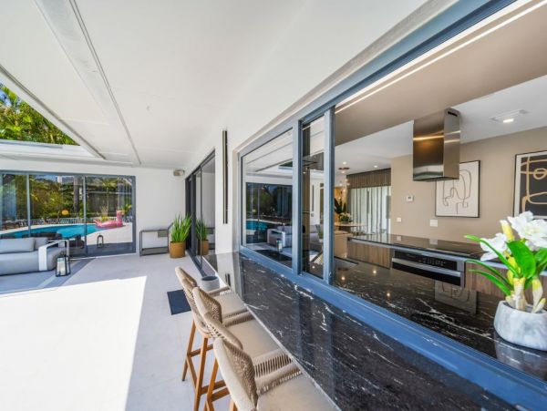 Hallandale Vacation Home Sleeps 12