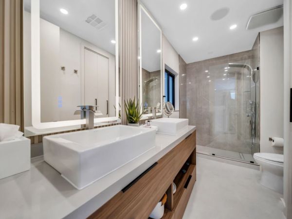 Hallandale Vacation Home Sleeps 12