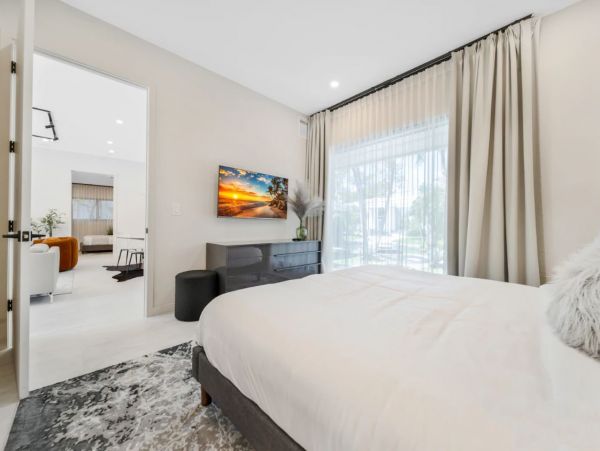 Hallandale Vacation Home Sleeps 12