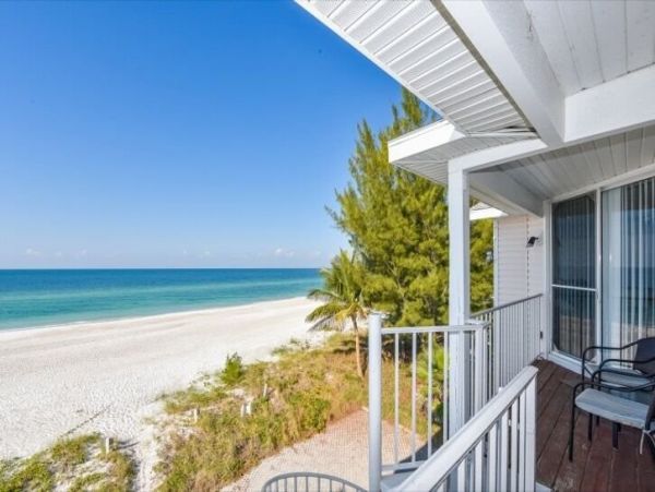 Brachfront Condo with 3 Bedrooms & Full Ocean Views