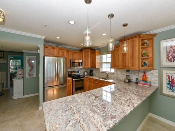 Brachfront Condo with 3 Bedrooms & Full Ocean Views