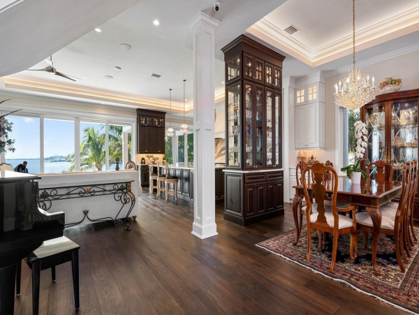 Holmes Beach Vacation Home with 3 Bedroom & Infinity Pool