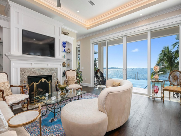 Holmes Beach Vacation Home with 3 Bedroom & Infinity Pool
