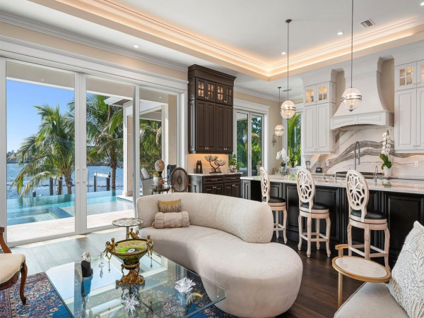 Holmes Beach Vacation Home with 3 Bedroom & Infinity Pool