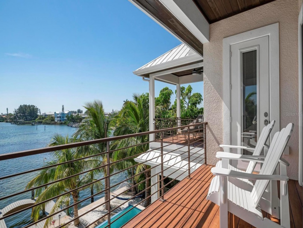Holmes Beach Vacation Home with 3 Bedroom & Infinity Pool