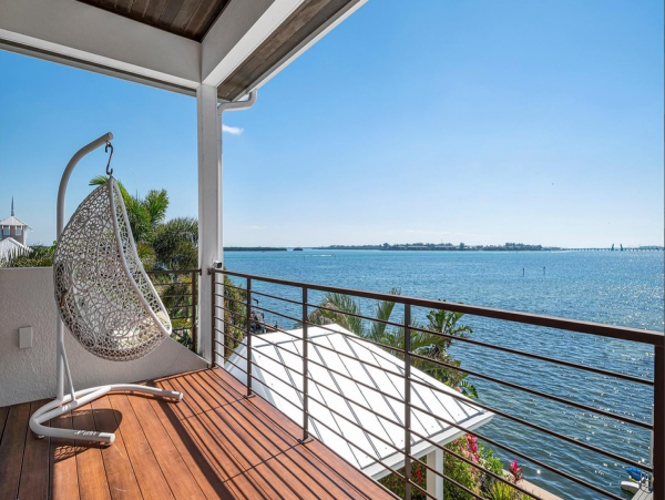 Holmes Beach Vacation Home with 3 Bedroom & Infinity Pool