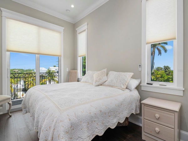 Holmes Beach Vacation Home with 3 Bedroom & Infinity Pool