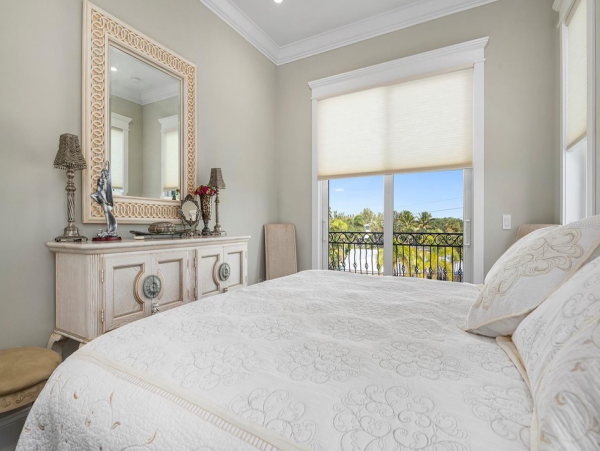 Holmes Beach Vacation Home with 3 Bedroom & Infinity Pool