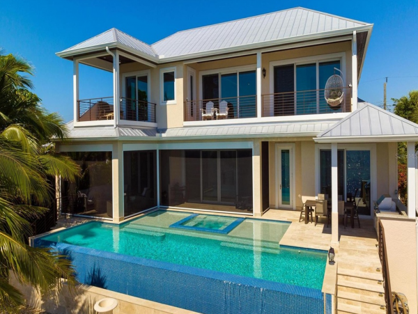 Holmes Beach Vacation Home with 3 Bedroom & Infinity Pool