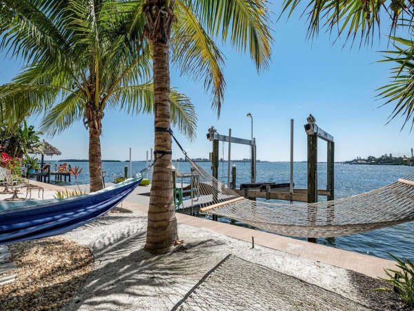 Holmes Beach Vacation Home with 3 Bedroom & Infinity Pool