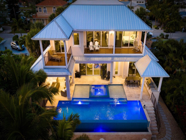 Holmes Beach Vacation Home with 3 Bedroom & Infinity Pool