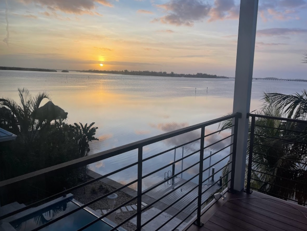 Holmes Beach Vacation Home with 3 Bedroom & Infinity Pool
